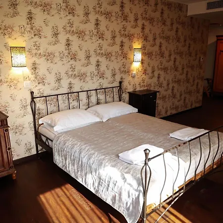 Senator Hotel Ghiroda
