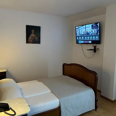 Hotel Senator