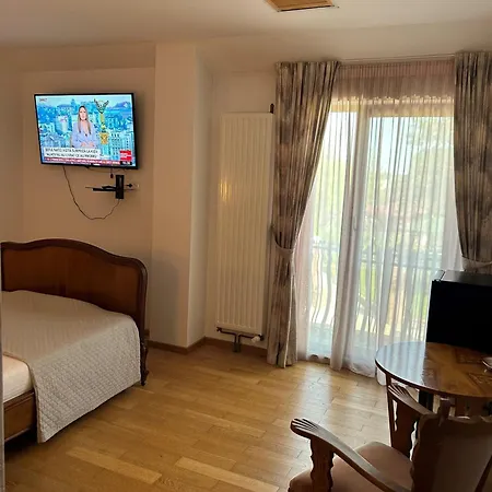 Hotel Senator 3*